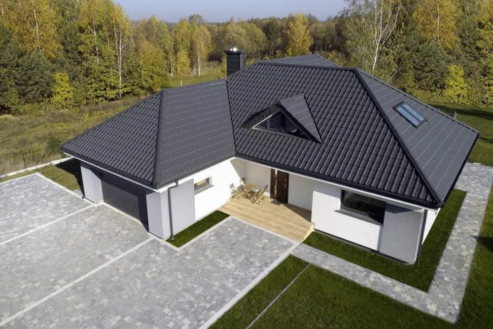 Ile kosztuje metr dachówki ceramicznej? Sprawdź ceny i porady