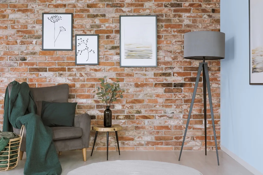 Jaki kolor ścian do cegły? Odkryj najlepsze połączenia kolorystyczne