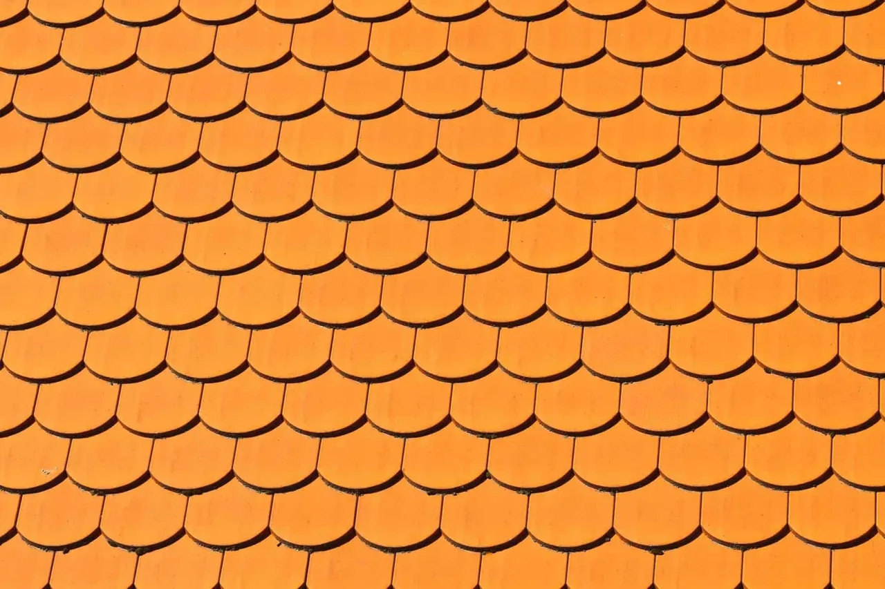 Ile kosztuje dachówka karpiówka? Ceny, które Cię zaskoczą