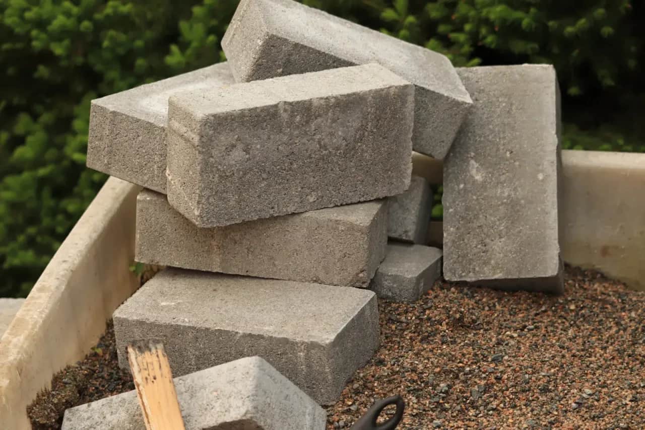 Jaki żwir pod kostkę brukową? Odkryj najlepsze typy i właściwości